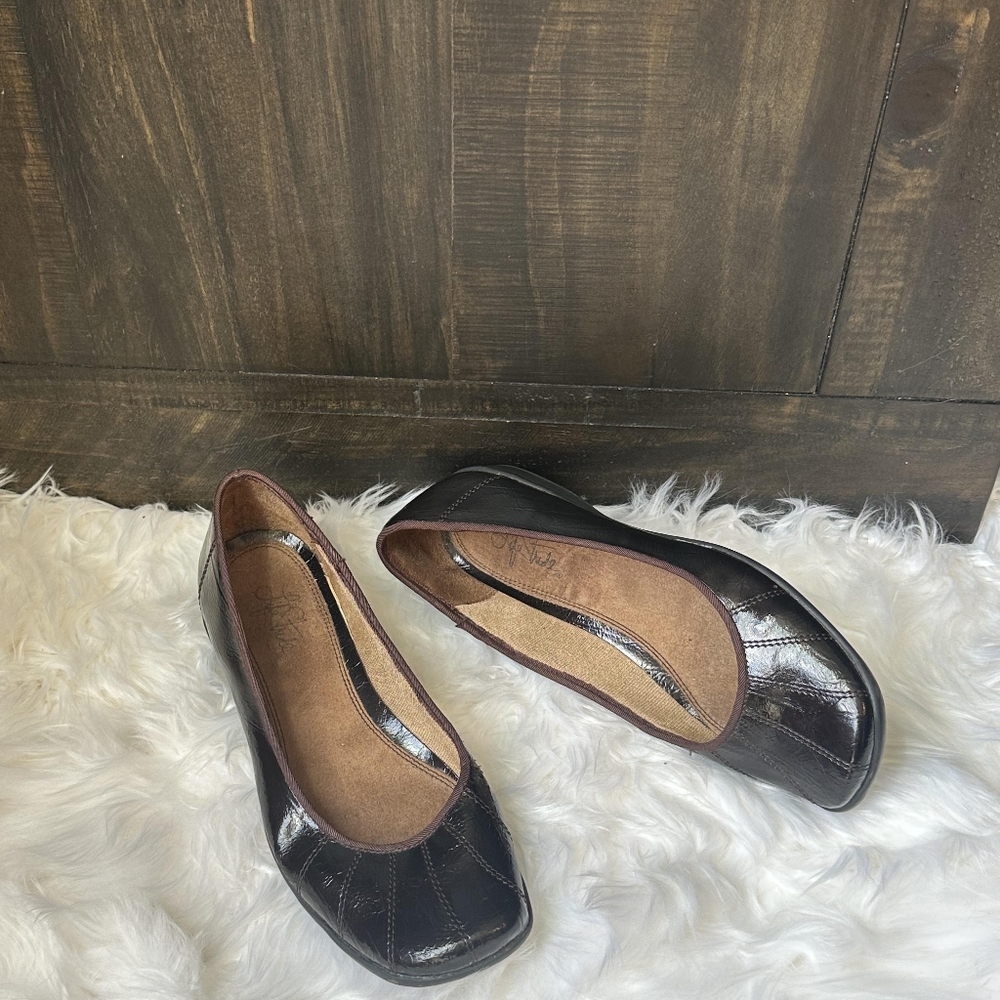 Women's dress shoes